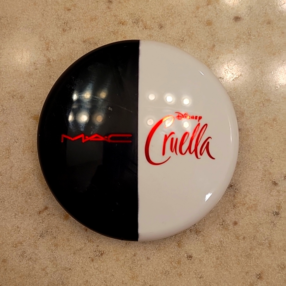 MAC Cruella powder-blush duo